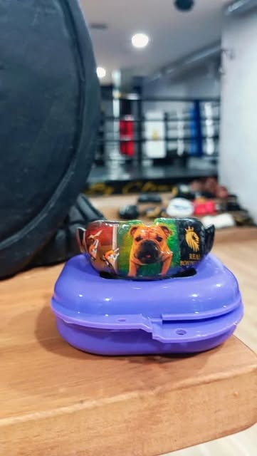 Protector bucal TutoGuard — Diseño multicolor